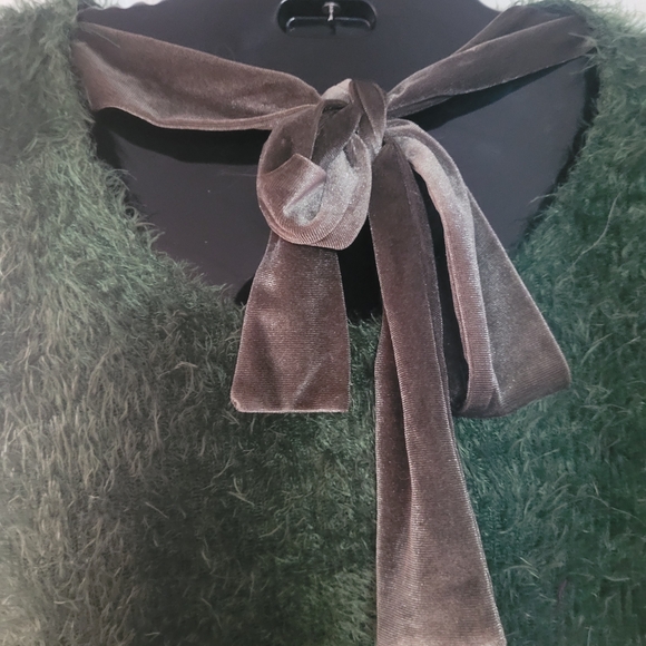 Cozy Green Women's Sweater - Picture 3 of 6